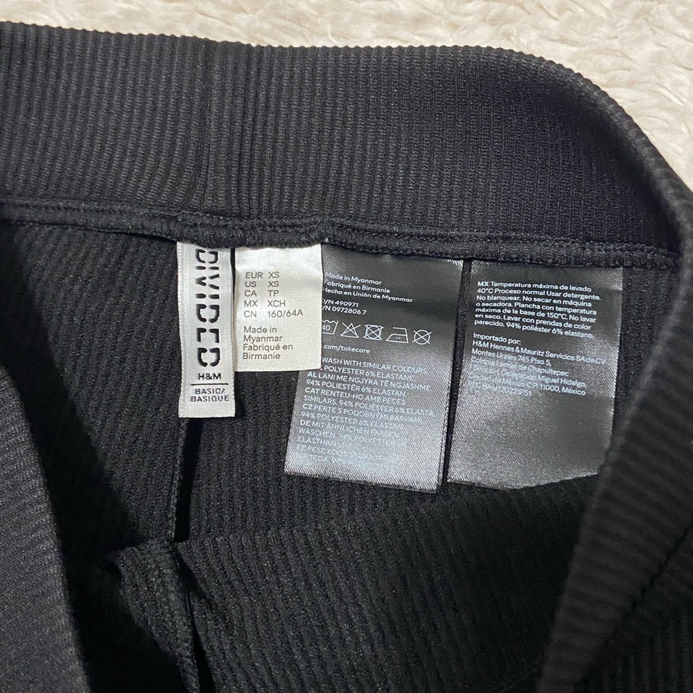 H&M Divided Ribbed Biker Shorts - Picture 2 of 2
